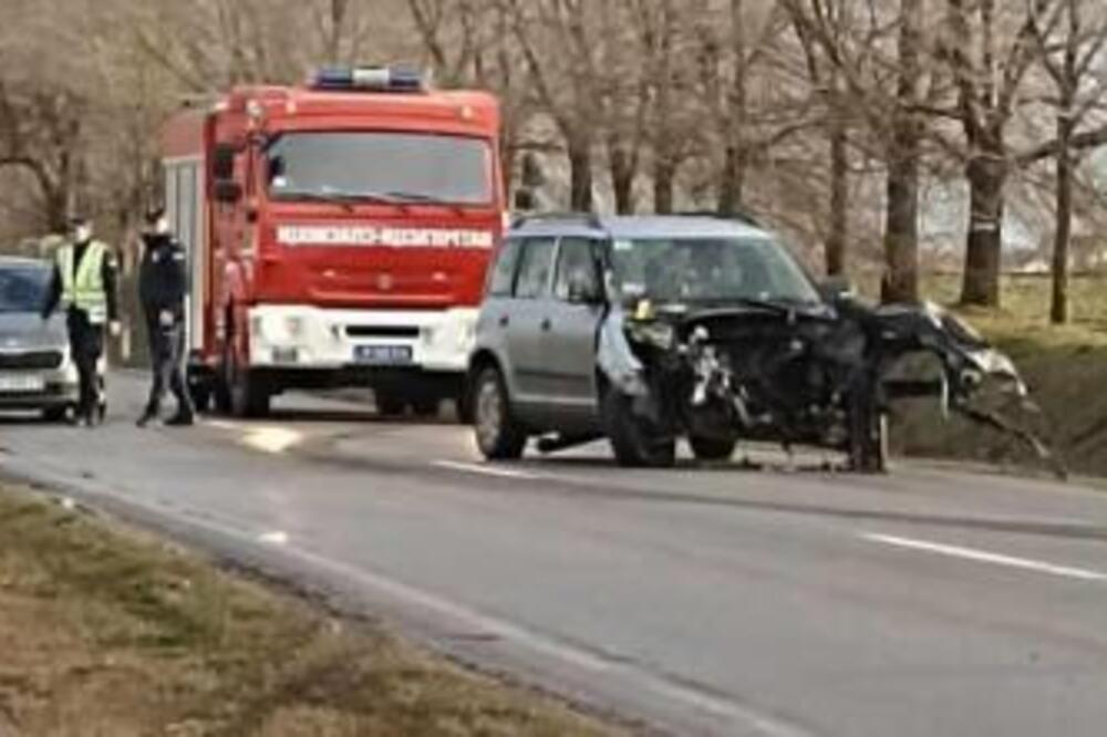 POGINUO MUŠKARAC U STRAVIČNOM SUDARU KOD BAČKE TOPOLE: Tri osobe prevezene u bolnicu, SAOBRAĆAJ OBUSTAVLJEN (FOTO)