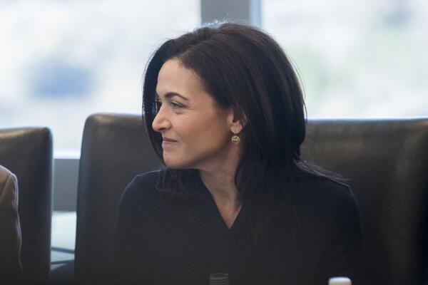 "META" OSTAJE BEZ VAŽNE OSOBE, ZBOG NJE SE OGLASIO I SAM ZAKERBERG LIČNO: Evo ko je ona i zašto je toliko BITNA...