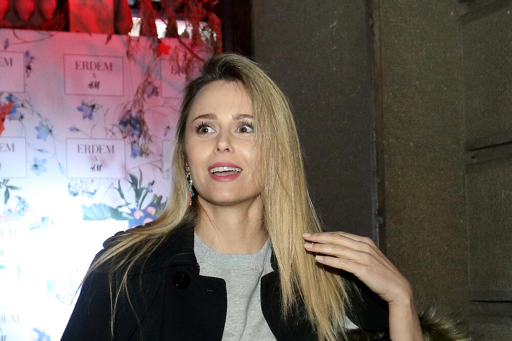 VAŽI ZA FATALNU PLAVUŠU, CELU ZEMLJU JE BACILA NA KOLENA SVOJOM LEPOTOM: Sada isplivali ovi PODACI o njoj