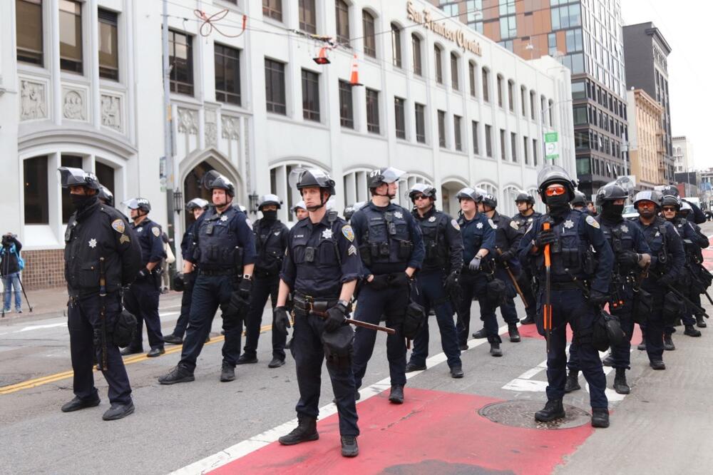 HOROR NA AUTOBUSKOJ STANICI U FILADELFIJI: U otvorenoj vatri stradao TINEJDŽER, više povređenih