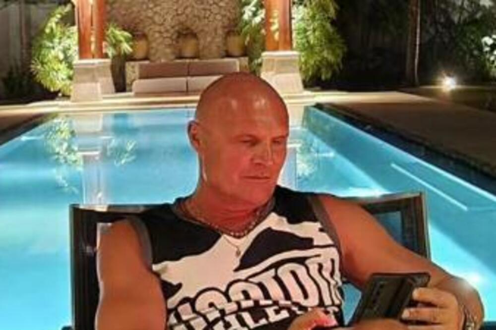 IMA SE, MOŽE SE! MILI TROŠI PARE KAO DA MU SA NEBA PADAJU: Kompozitor na EGZOTIČNOM mestu, SVE PRŠTI