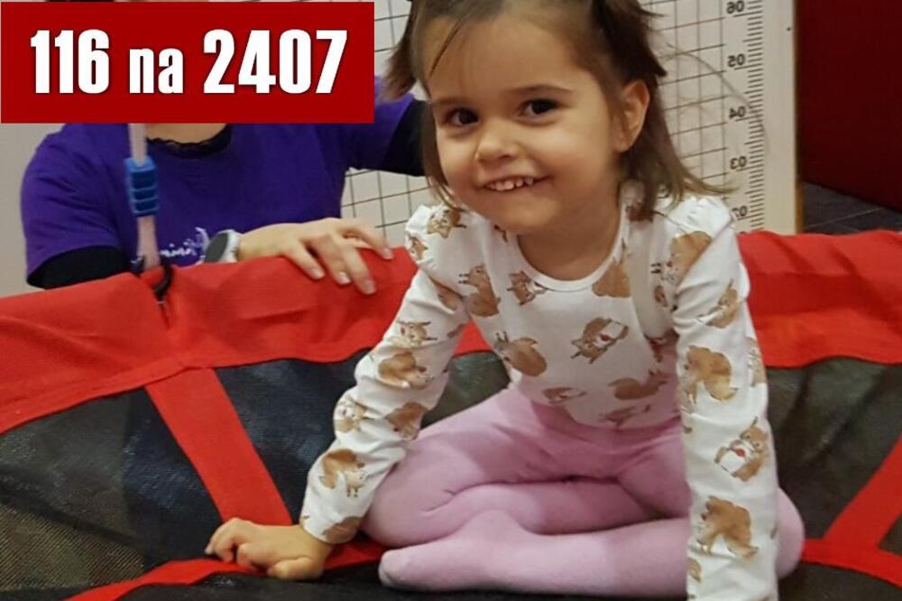 PRESLATKA NAĐA (4) NE HODA I NE MOŽE DA FUNKCIONIŠE SAMOSTALNO: Pomozimo joj da stane na SVOJE NOGE slanjem PORUKE!