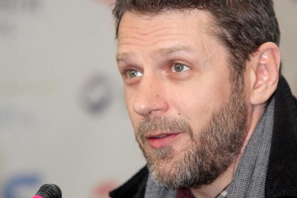 ZABEZEKNUĆETE SE KAD VIDITE KAKO IZGLEDA DRAGAN MIĆANOVIĆ: SEDA BRADA bode oči, godine UČINILE SVOJE, žene ODLEPILE