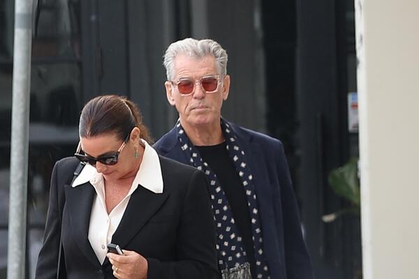 ŽENU STAROG ŠMEKERA URNISALI ZBOG TEŽINE, PA POKAZALA ZMIJSKO TELO: Vatrena brineta (60) se BAŠ PREPOLOVILA, BOMBA