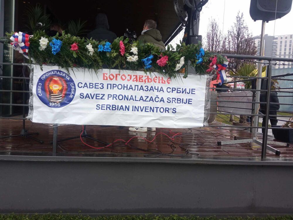 Plivanje za Časni krst na Sava promenadi