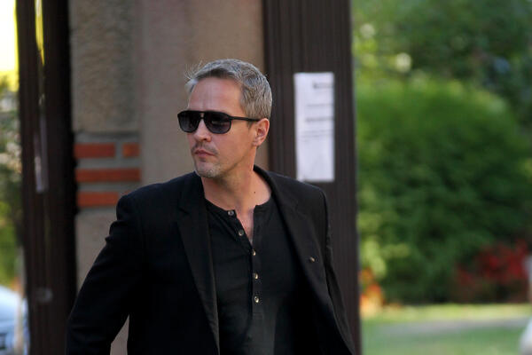 KADA SE POJAVIO DEVOJKE SU BILE LUDE ZA NJIM, A ON REŠIO DA SE POVUČE: Ovo niste znali o OMILJENOM SRPSKOM glumcu