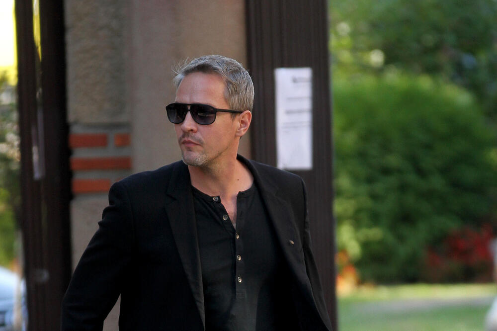 KADA SE POJAVIO DEVOJKE SU BILE LUDE ZA NJIM, A ON REŠIO DA SE POVUČE: Ovo niste znali o OMILJENOM SRPSKOM glumcu