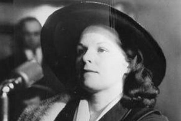 MOĆNIKA ORALNO ZADOVOLJILA PRED NJEGOVOM ŽENOM I PUNOM KAFANOM: Niko nije mogao da joj ODOLI, ono što je radila...