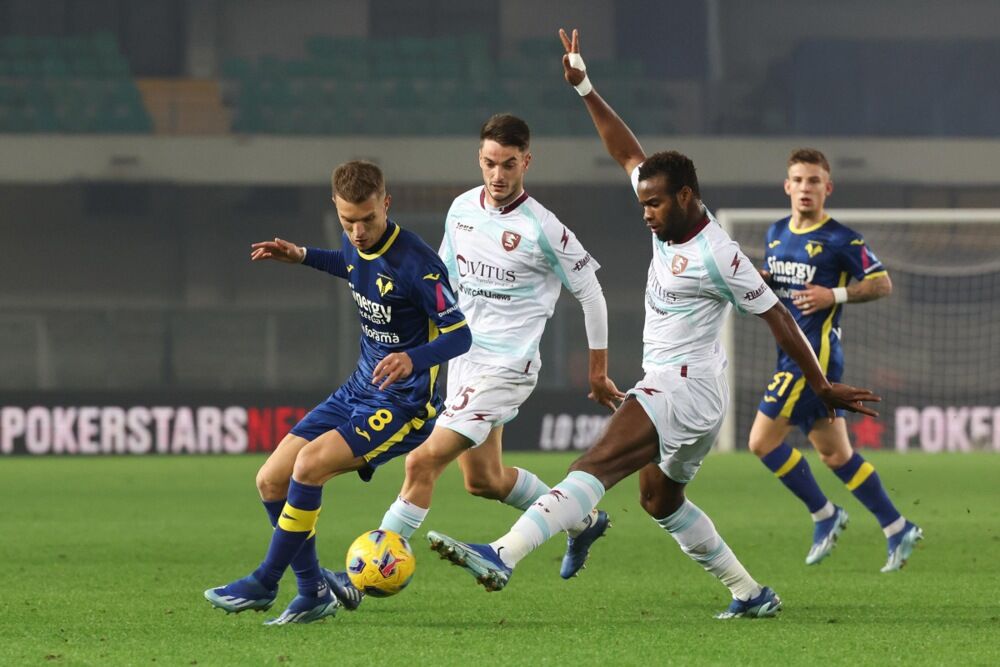 Darko Lazović (levo) na utakmici Verone i Salernitane