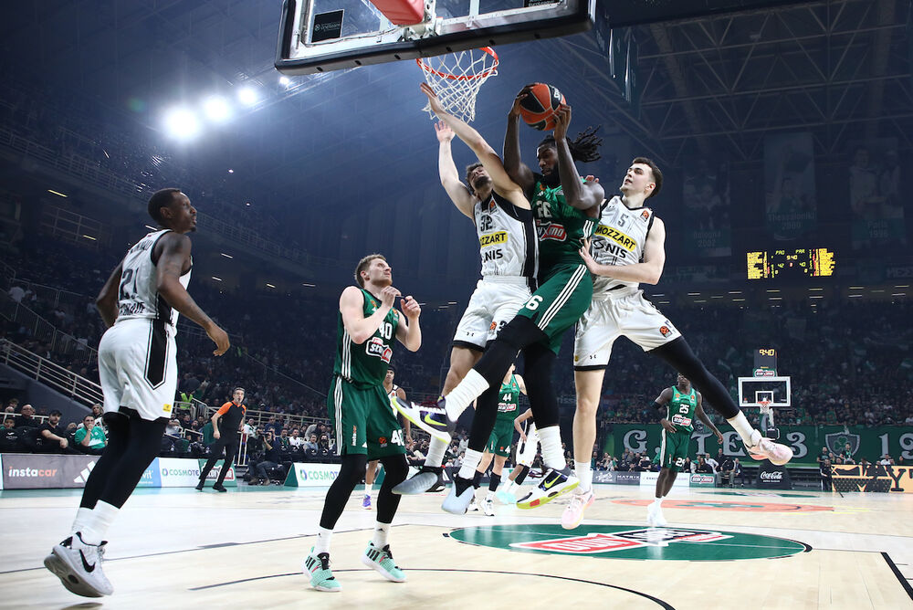 Matijas Lesor između Uroša Trifunovića i Balše Koprivice