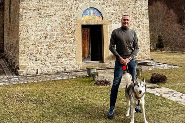 BIVŠI RIJALITI UČESNIK SE NAKON DISKVALIFIKAICIJE OKRENUO VERI: Posećuje manastire, čita molitve i obraća se Bogu