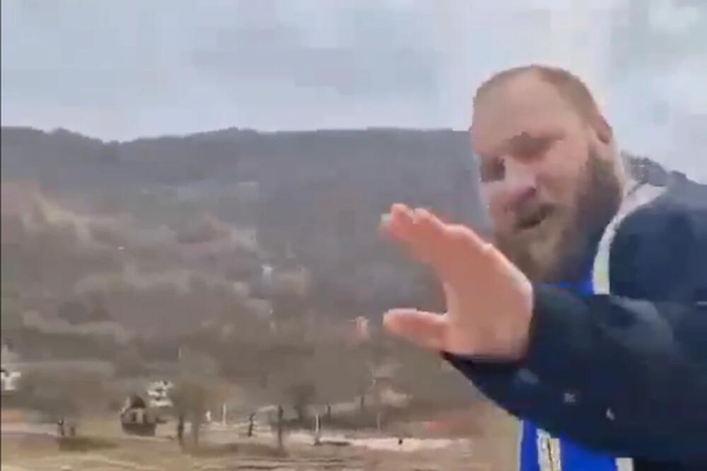 SVEŠTENIK LUKA BLAGOSILJAO PLIVAČE, PA ONDA URADIO NEŠTO ZBOG ČEGA GORE MREŽE: Ovo mu NIJE prvi put (VIDEO)