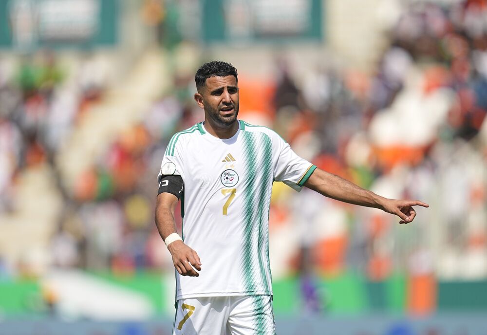 Neprimetni Rijad Marez na utakmici Alžira i Burkine Faso