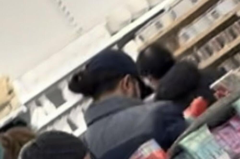 ESPRESO PAPARACO: ČOVEČE, JESI LI OVO STVARNO TI? Stavio kačket pa stao u RED, SRBINA svi zagledali