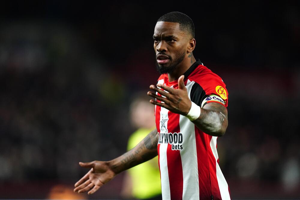 TONI SE VRATIO OSAM MESECI I ODMAH POGODIO IZ SLOBODNOG UDARCA: Brentford bolji od Notingem Foresta (FOTO)