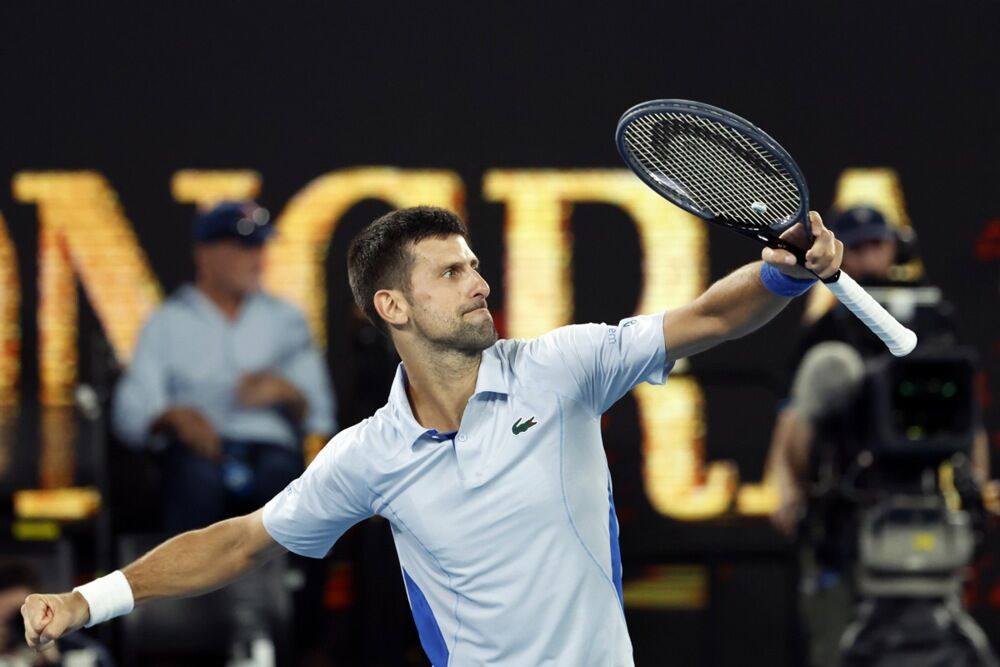 Novak Đoković slavi pobedu protiv Adrijana Manarina