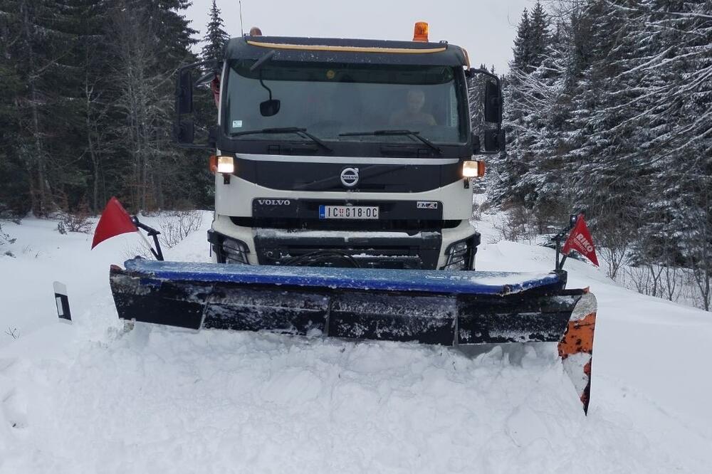 SNEGA NA OVOJ SRPSKOJ PLANINI IMA NA IZVOZ: Putari u PRIPRAVNOSTI - neverovatni PRIZORI (FOTO)