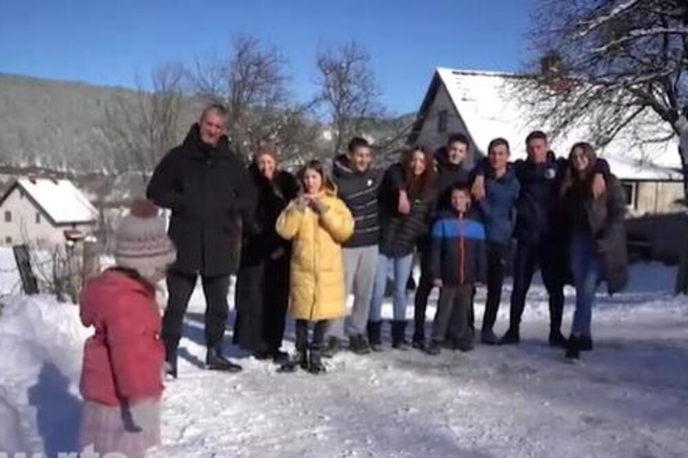 Jedanaestočlana porodica Tošić pobegla iz Beograda: Vikendicu pretvorili u dom, žive život kakav mnogi sanjaju FOTO