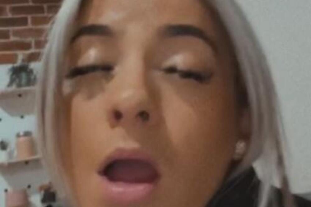 PLAVUŠA SLUČAJNO KINULA I SVE JE POPUCALO OTPOZADI: Kad je POGLEDALA DOLE, videla je ČISTU SRAMOTU, BLAM (VIDEO)