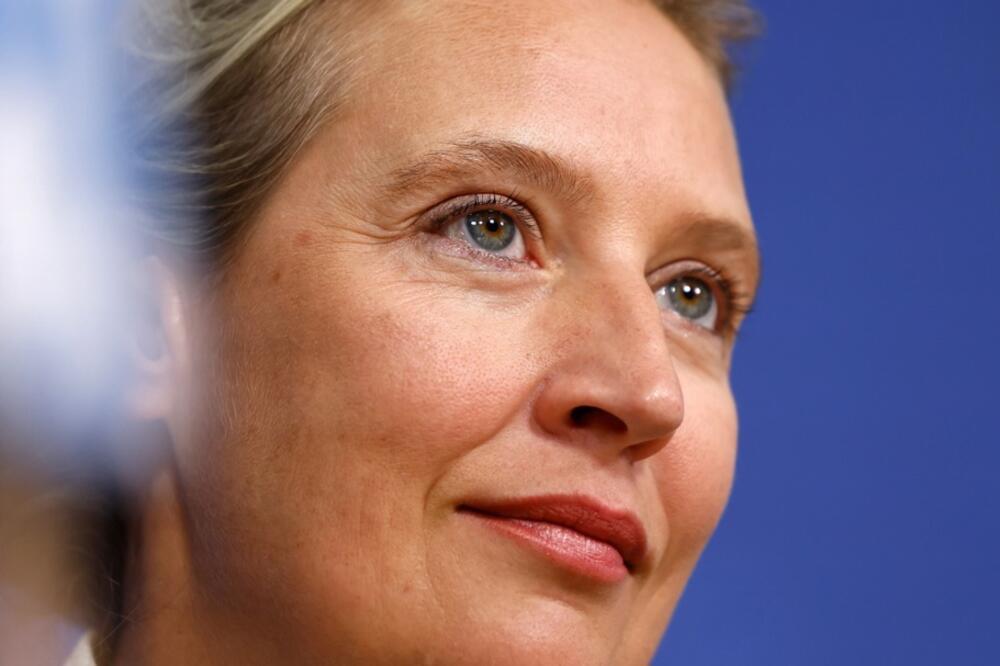 DEDA JOJ BIO NACISTA, HITLER GA JE LIČNO POSTAVIO NA OVO MESTO! Isplivala šokantna porodična tajna liderke AfD-a!
