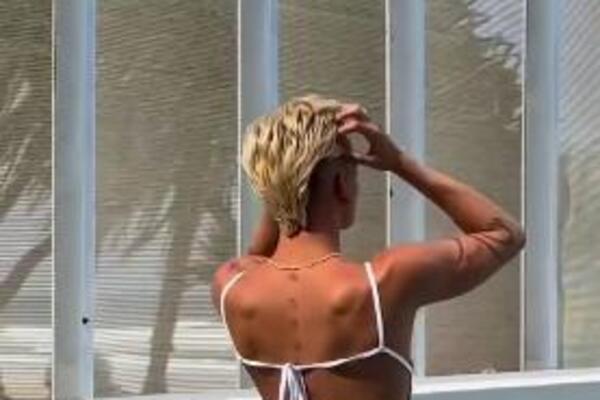 ZADNJICE SEVAJU, SVE SE OCRTAVA, A MODELI NEVERICA: Reklama o kojoj BRUJI ceo internet - toliko NEMORLANO?!(FOTO)