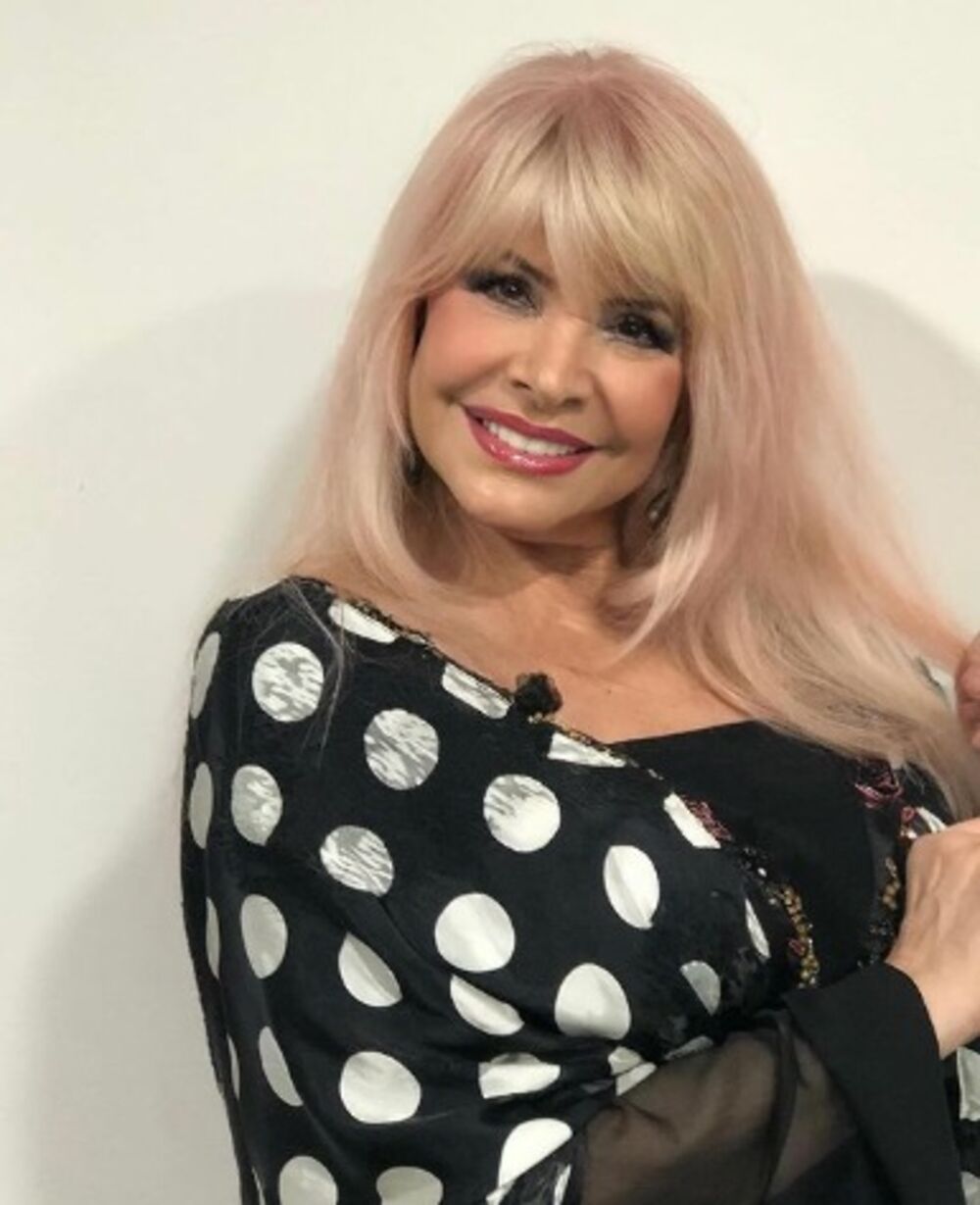 Rođena je 28. aprila 1956. godine