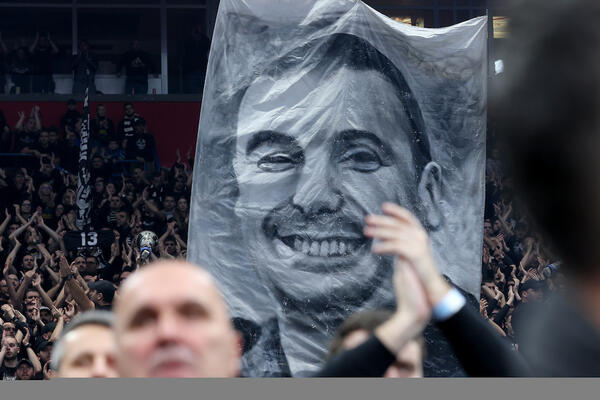 EMOTIVNA SCENA NA TRENINGU GOLDEN STEJTA! Ceo tim odao POČAST Milojeviću i to SRPSKOM JEZIKU (FOTO/VIDEO)