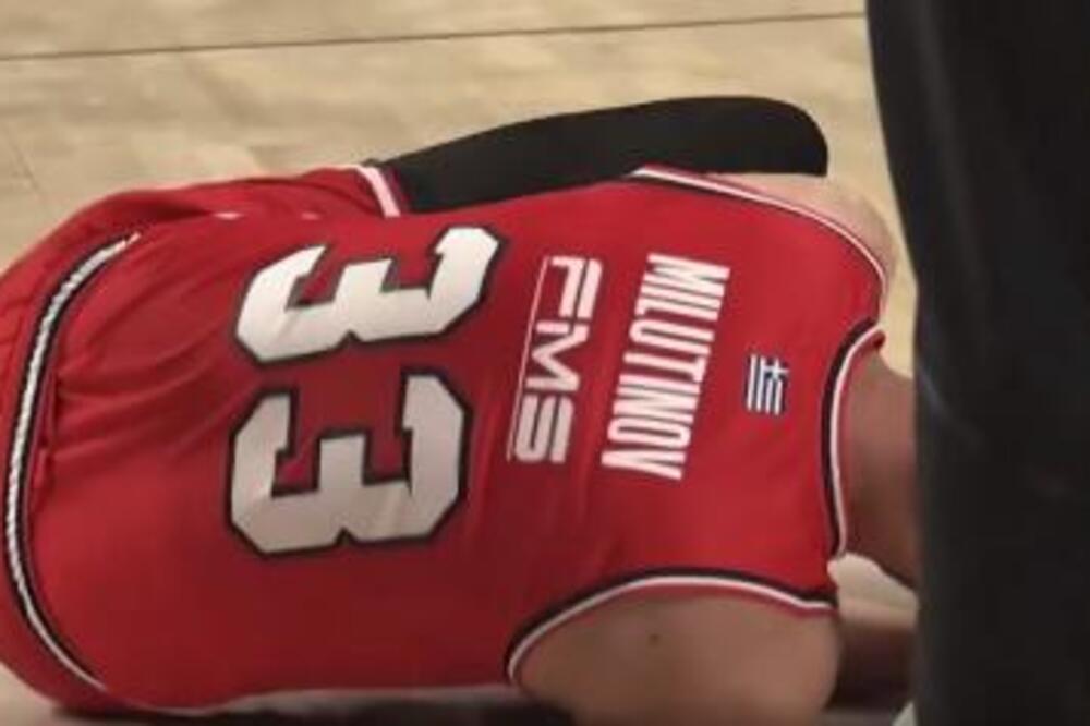 HOROR! Milutinova slučajno povredio saigrač usred derbija sa Panatinaikosom! (VIDEO)