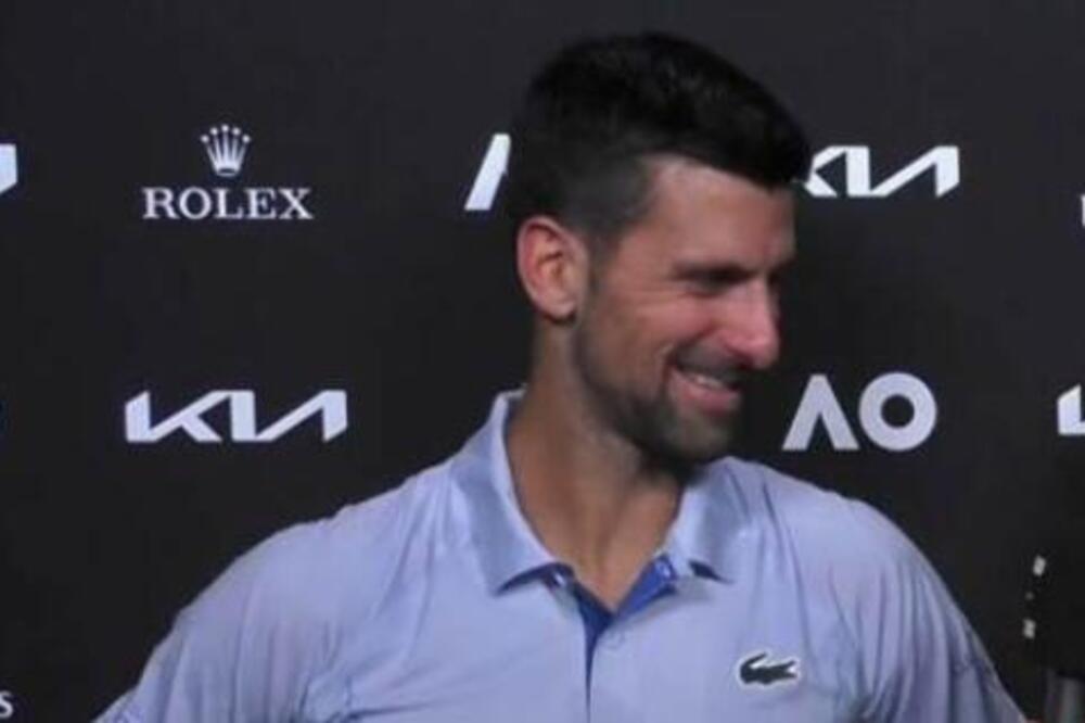 POZNATA PLAVUŠA UHVATILA NOVAKA ZA RUKU! Đoković nije znao ŠTA GA JE SNAŠLO - "Nemoj da mi bežiš..." (FOTO)