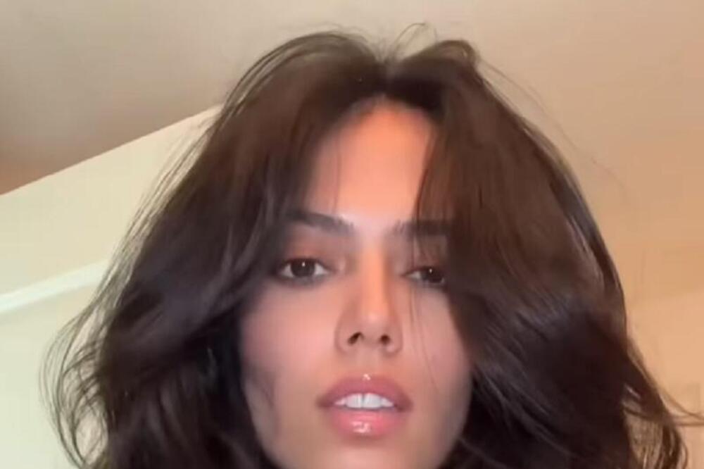 ŽENE MASOVNO STAVLJAJU 3 ČARAPE NA KOSU A KAD VIDE I ZAŠTO SVI SE ŠOKIRAJU: Zbog ovakvog REZULTATA padaju u NESVEST