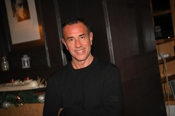 KO JE DASA O KOM BRUJE SRPKINJE VEĆ DANIMA? Blizak sa KUSTURICOM i jako je USPEŠAN ČOVEK: Bukvalno ŽENSKI SAN