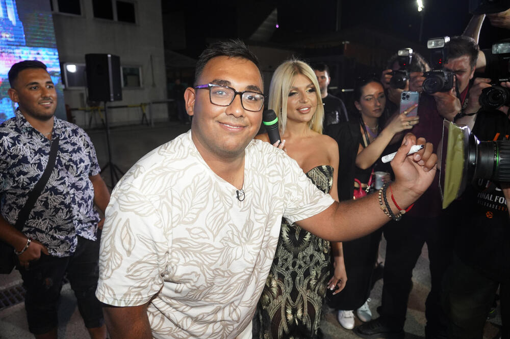 NECA LAZIĆ OPERISAO ŽELUDAC: Evo kako se oseća nakon OVOGA