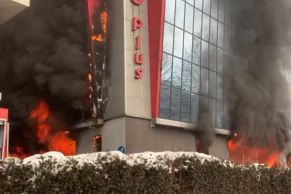 I KOMŠIJE MUKU MUČE SA POŽAROM! Vatrena stihija buknula na pijaci u Sarajevu, prizori su STRAVIČNI (VIDEO)