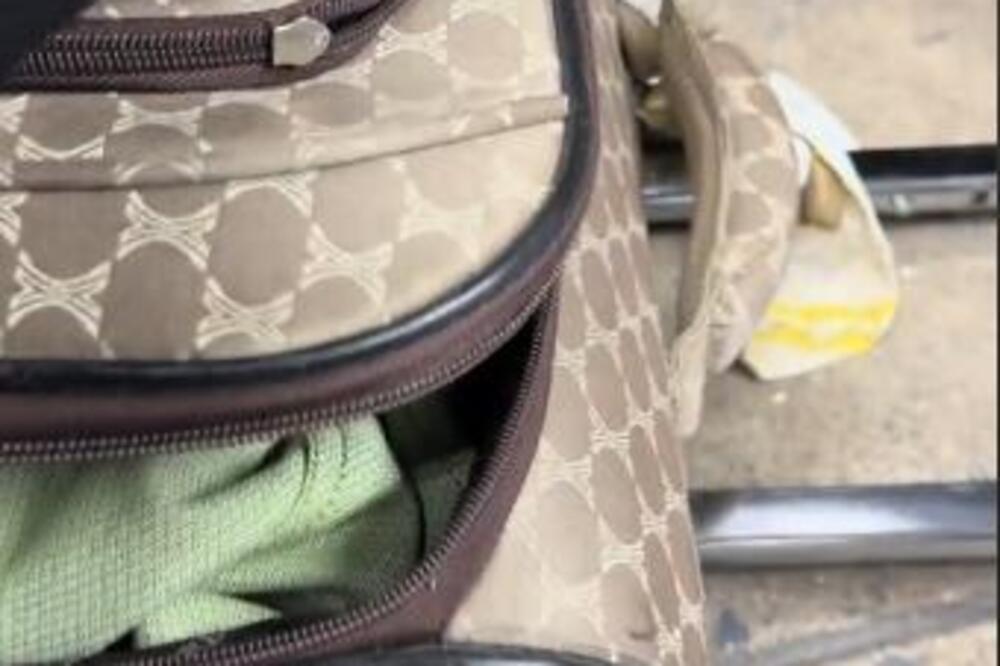 KUPIO KOFER ZA SMEŠNE PARE, A KAD GA JE OTVORIO... Nije mu bilo DOBRO, bukvalno je ZANEMEO OD ŠOKA (VIDEO)