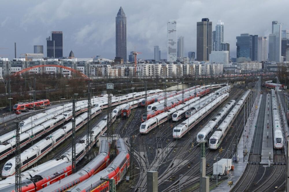 NASTAVLJA SE HAOS U NEMAČKOJ: Želenznica u KOLAPSU, šteta vredna 100 MILIONA EVRA DNEVNO, posledice će biti OGROMNE