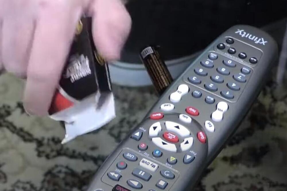 EVO KAKO DA POKRENETE DALJINSKI SA SAMO 1 BATERIJOM: Čovek podelio GENIJALNU caku koju morate znati (VIDEO)