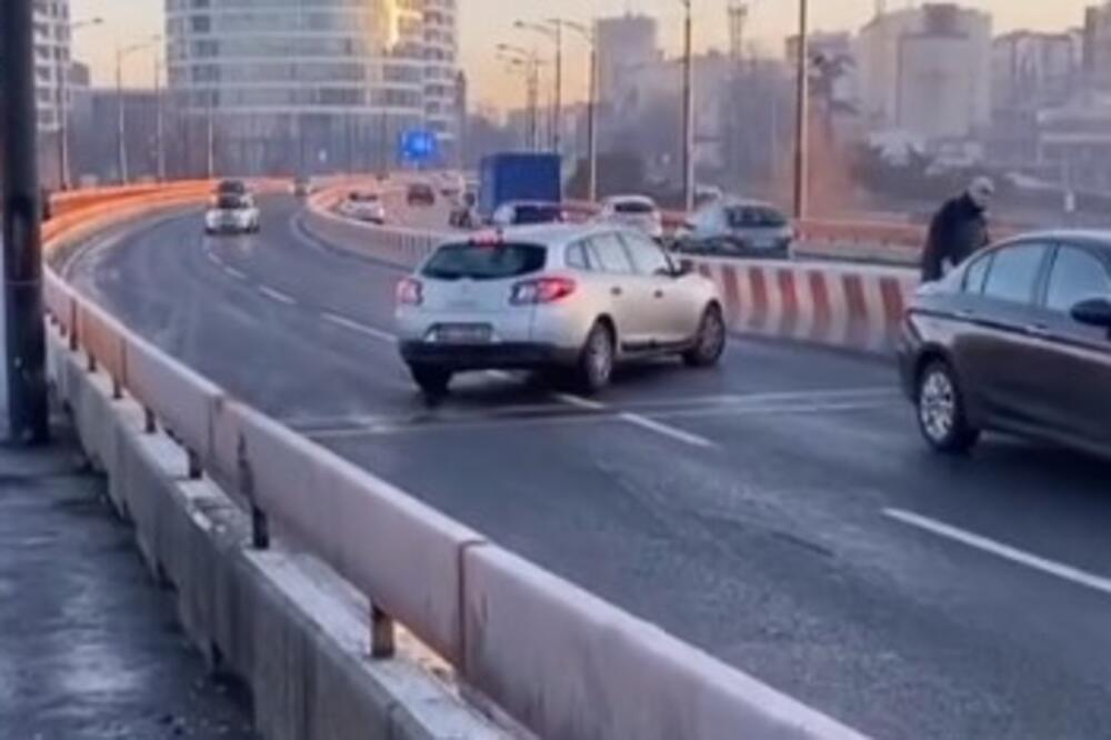 ZNATE LI ŠTA SE DESI KADA PRITISNETE KLJUČ AUTA DVA PUTA ZAREDOM? Ovo ni najiskusniji vozači nisu znali