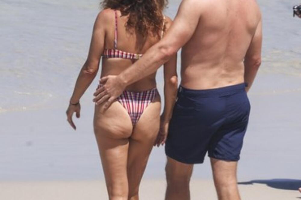 VERENIK JE ŠČEPAO ZA ZADNJICU, A ONA SKORO KAO OD MAJKE ROĐENA: Poznata BRINETA pokazala INTIMU NA PLAŽI svi ZINULI