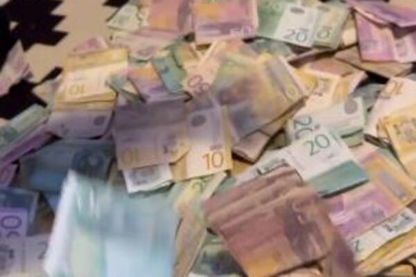 PORODICA KOCMANOVIĆ UBACIVALA JE KUSUR U KUTIJU CELE GODINE, A ONDA SU IZBROJALI PARE: Od CIFRE nikome NIJE DOBRO