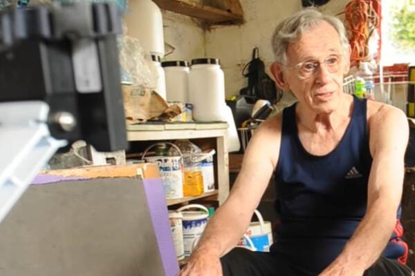 OVAJ DEKA U 93. GODINI IMA BOLJE ORGANE OD MNOGIH MLADIĆA: Tvrdi da je nikad ZDRAVIJI, a sve zbog OVE NAMIRNICE