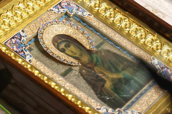 KAKVA SE ČUDA KRIJU IZA IKONE MAJKE BOŽIJE KOJA JE PRIVUKLA TOLIKO VERNIKA U BEOGRADU? Evo gde se SADA NALAZI