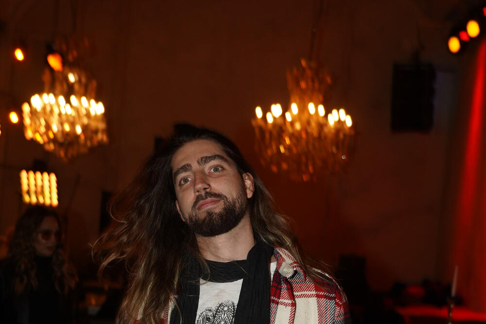 Pevač sleteo sa puta: Evo šta se dogodilo Stefanu, pojavile se fotografije sa lica mesta