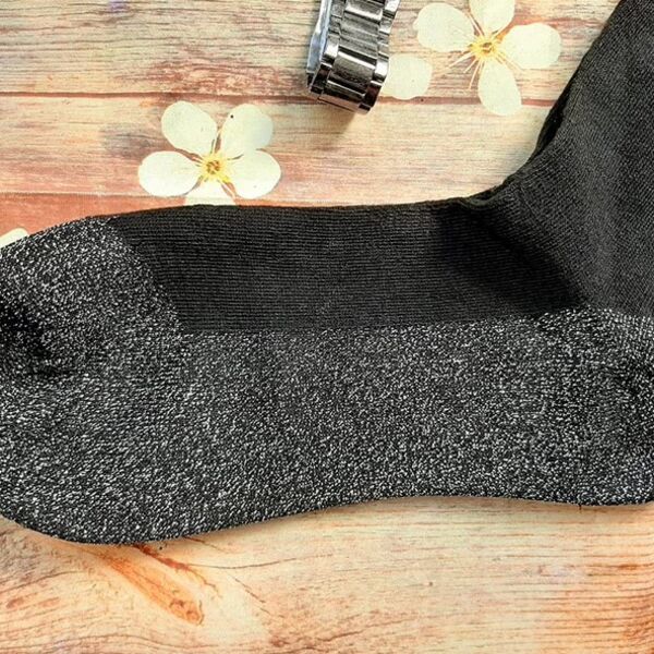 Upozorenje čuvenog hirurga: Ljudi sa ovom dijagnozom ne bi smeli nikako da spavaju u čarapama