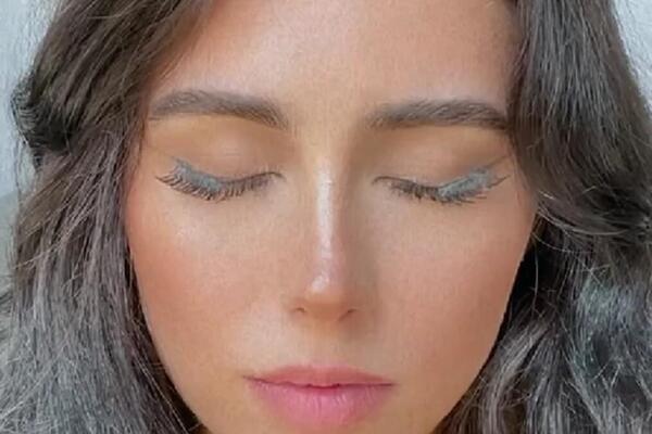 OVO JE DEVOJKA KOJA IMA NAJLEPŠE OČI NA SVETU, JEDNA U MILION SE RAĐA OVAKVA: Kada ih otvori ljudi ostanu U ŠOKU