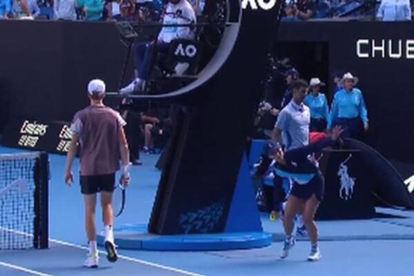 ĐOKOVIĆ OSIM ŠTO JE POBESNEO NA IVANIŠEVIĆA, NAPRAVIO JOŠ 1 SCENU! Žestoko je "RASPALIO" - BESAN KAO RIS (VIDEO)