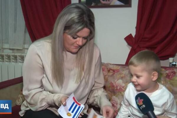 ILIJA IMA SAMO 3 GODINE, A MOŽE DA PREPOZNA SVE ZASTAVE DRŽAVA: Nesvakidašnji TALENAT mališana iz Odžaka!