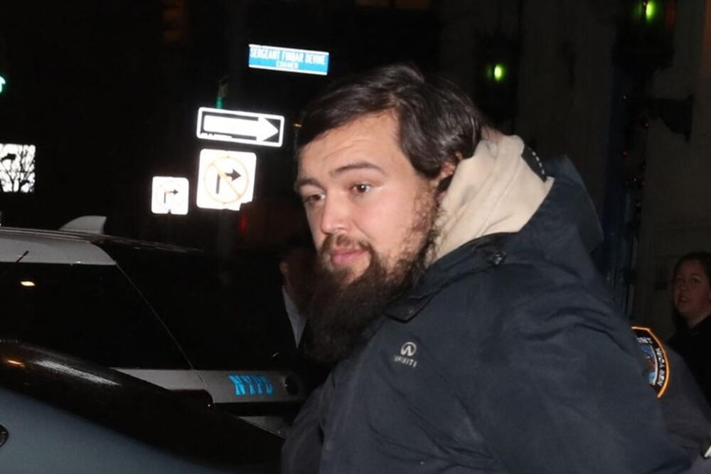 OVO JE MANIJAK KOJI PROGANJA PEVAČICU: Hapšen 3 PUTA nakon što se ŠUNJAO OKO ZGRADE, a onda napravio ŠOK POTEZ