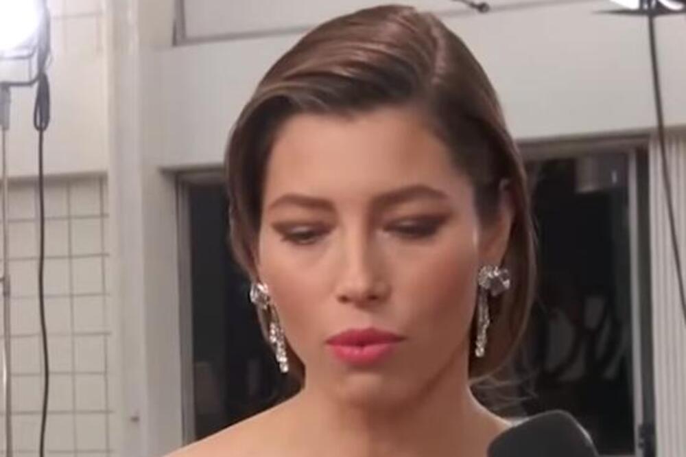 POZNATA GLUMICA OTKRILA ŠTA OBOŽAVA DA RADI POD TUŠEM: Sve je DETALJNO opisala - javnost do koske ZGROŽENA(VIDEO)