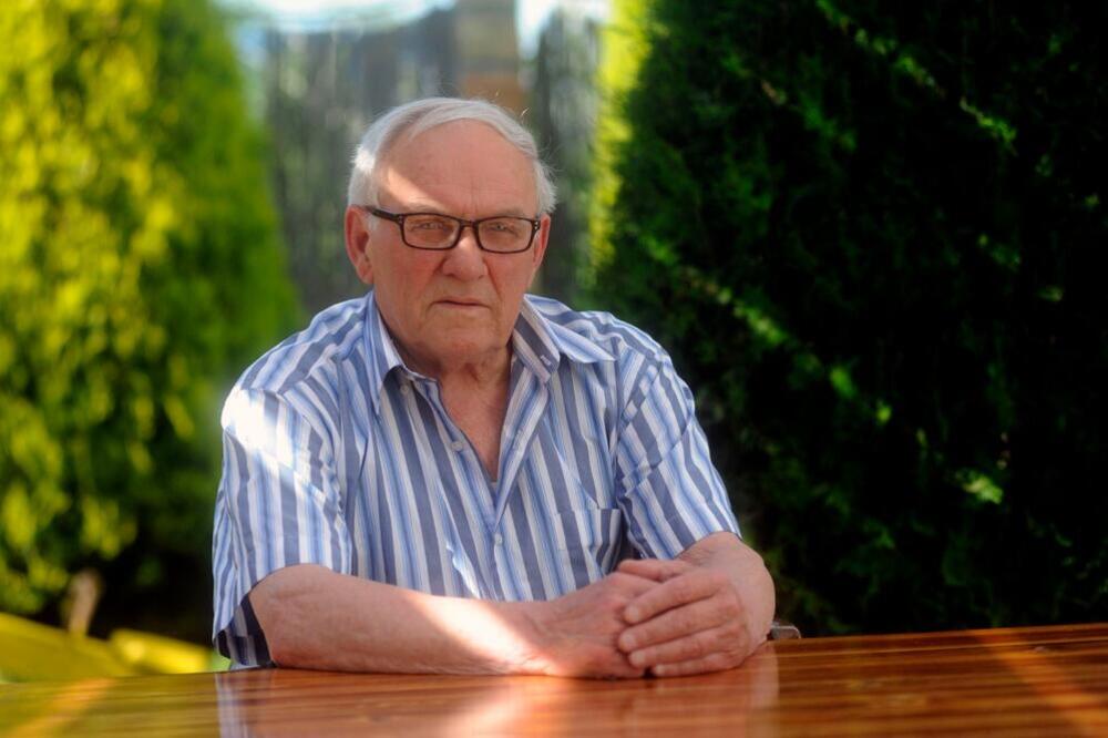 PEVAO "ŠUMADIJO, KO BI TEBE OSTAVIO" DOK MU SE SVET RUŠIO: Sinu otkrili ŠIZOFRENIJU mesec dana pre ŽENINE SMRTI