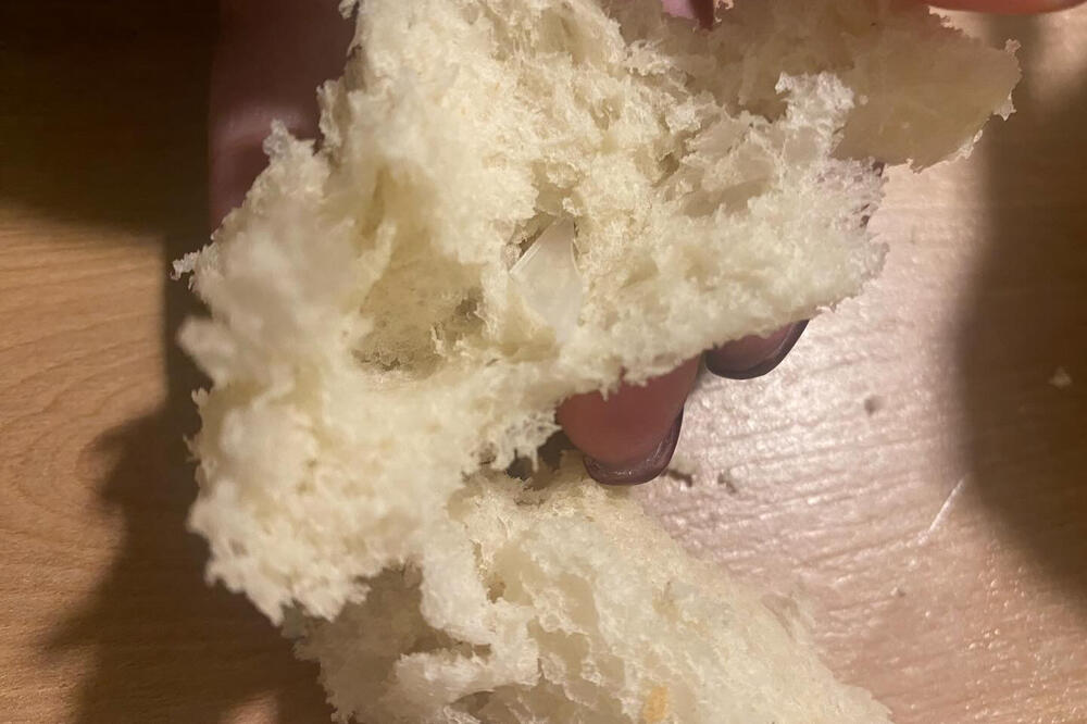 "NE DAJ BOŽE DA JE DETE KUPILO OVO": Biljana iz Čačka u hlebu pronašla komad OVOGA, pukom srećom izbegnuta drama